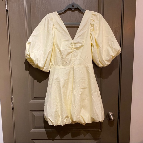 NWT H&M Tie-back puffy dress
Colour- Pale yellow - Picture 9 of 16